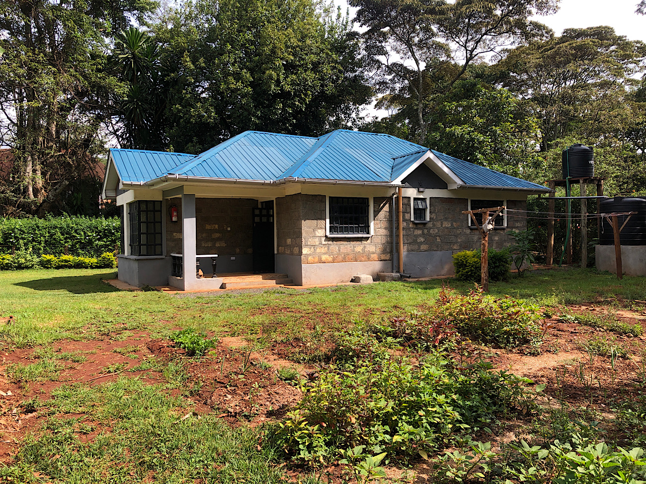 This is a 2 bedroom house for rent in windy ridge karen Diamond City