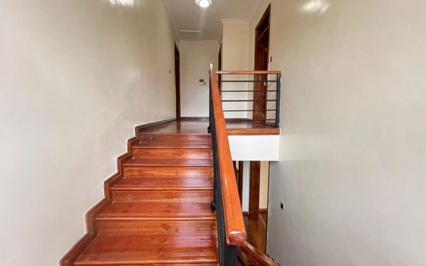 Executive 3 bedroom house with DSQ in Karen for Rent