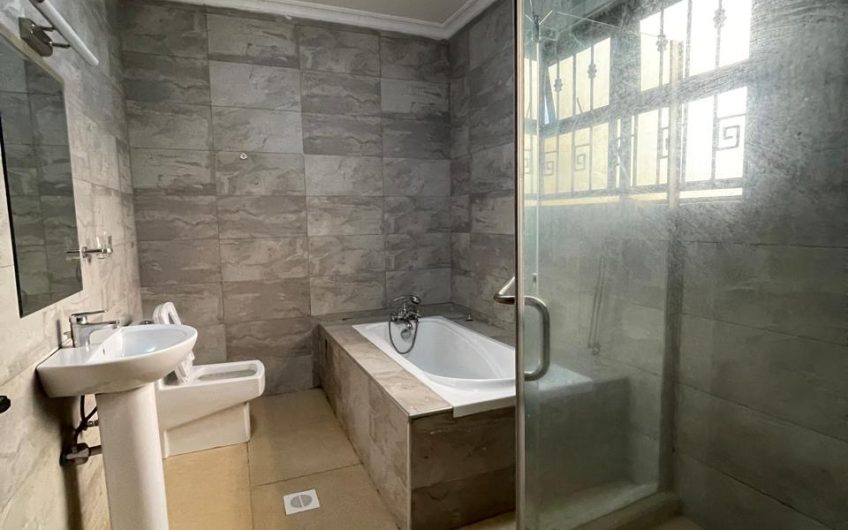 Executive 3 bedroom house with DSQ in Karen for Rent