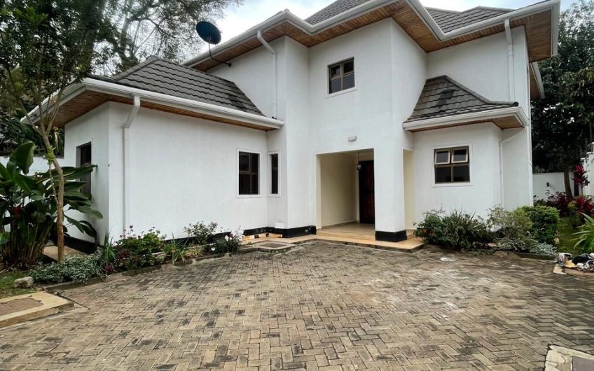 Executive 3 bedroom house with DSQ in Karen for Rent