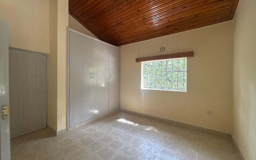 Charming 3 bedroom house for rent with DSQ