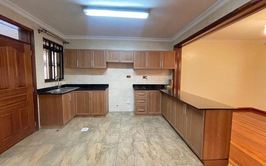 Executive 3 bedroom house with DSQ in Karen for Rent