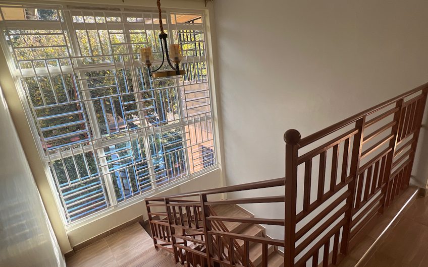 Executive 5-Bedroom House on Half Acre – Karen Rhino Park Road