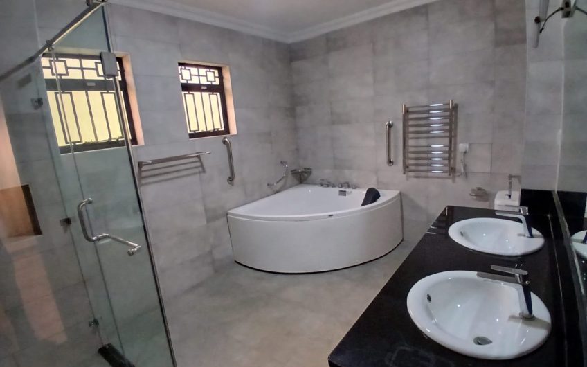 Luxury 4-Bedroom All-En-Suite Residence for Rent in Karen – Modern Living on Half an Acre
