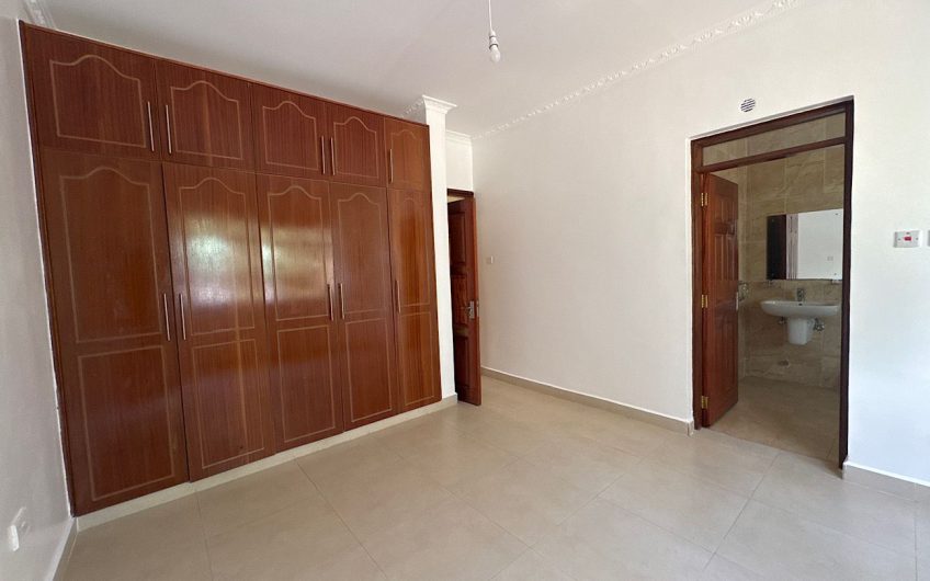 Elegant 3 Bedroom All En-Suite House with DSQ and Private Yard on Bogani Road, Karen – To Let