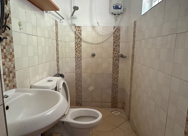 Spacious 2-Bedroom En-Suite Home with a Private Backyard in a Secure 8-Unit Compound – Ideal for Families & Pet Owners – 75k Negotiable