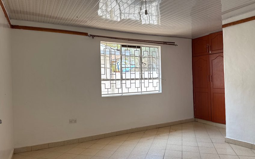 Spacious 2-Bedroom En-Suite Home with a Private Backyard in a Secure 8-Unit Compound – Ideal for Families & Pet Owners – 75k Negotiable