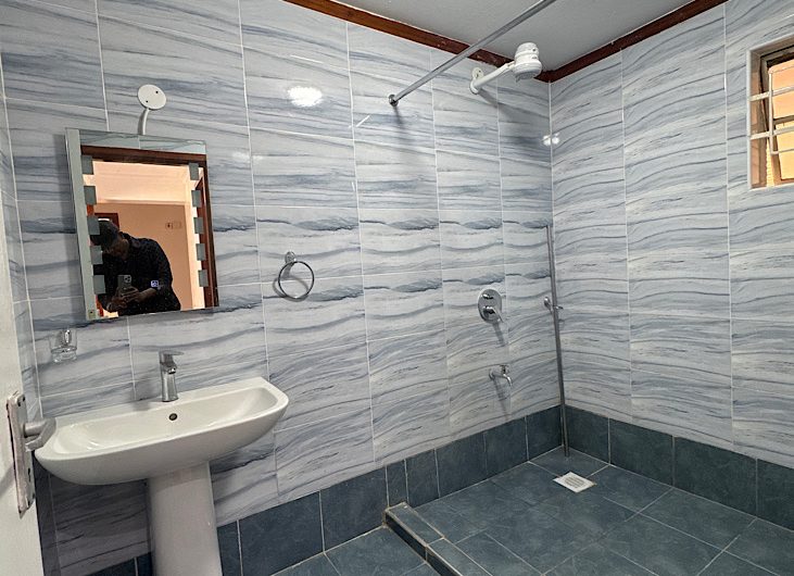 Spacious 3-Bedroom Home on 1 Acre with Private Gardens and DSQ in Karen Bomas