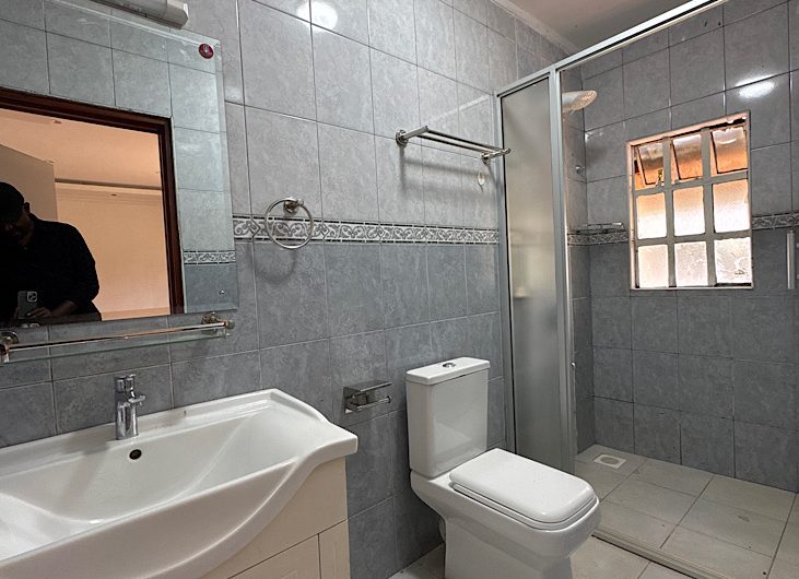 Spacious 3-Bedroom Home on 1 Acre with Private Gardens and DSQ in Karen Bomas