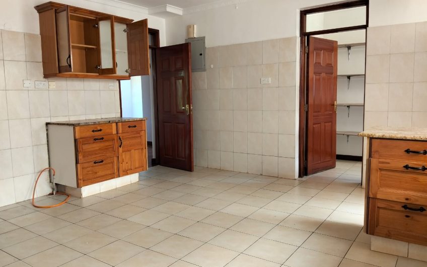 Luxury 5 Bedroom All-EnSuite House with DSQ on Half-Acre Private Garden in Karen Miotoni – Walk to The Hub